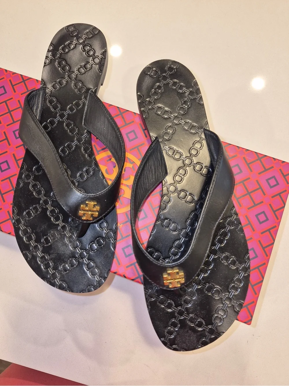 Tory Burch Black Leather Logo-Embossed Flip Flop Sandals - Unbranded size 7.5